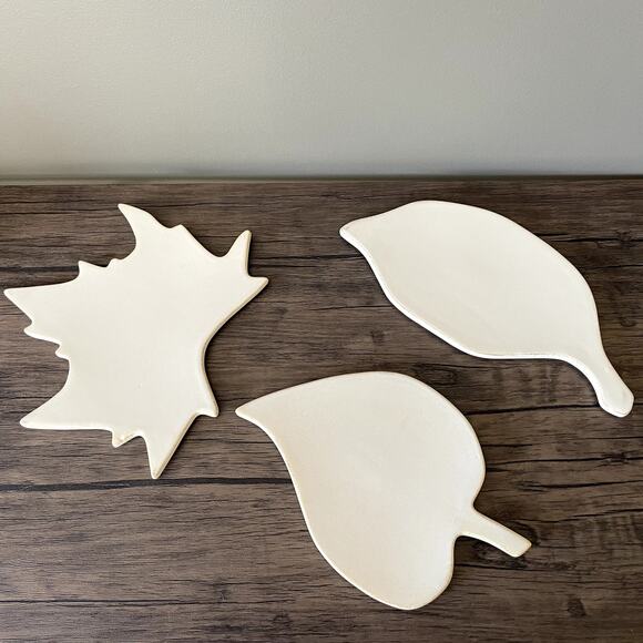Pottery Barn NIB Leaf Shaped Stoneware Cheese Platters - Set of 3 - Picture 4 of 4